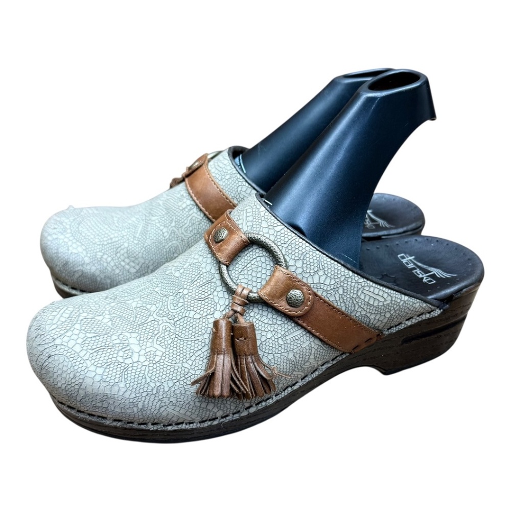 Dansko Women's size 8.5-9 Shandi Open Clogs Slip-On Taupe Lace Nubuck Tassel